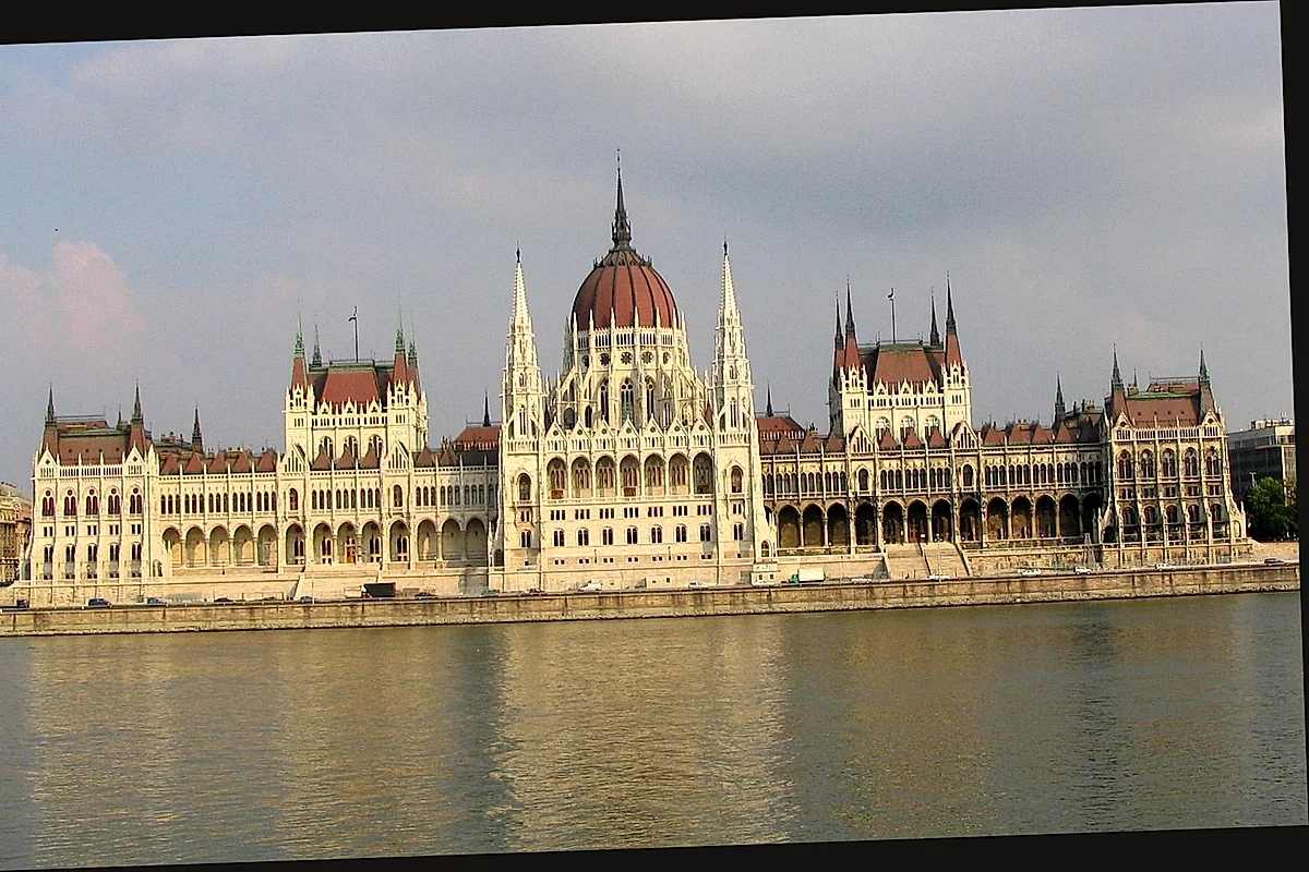 Budapeşte Parlamentosu ve Tuna Nehri